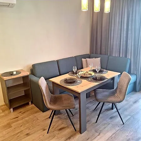 Deluxe Apartment-center Апартаменты
